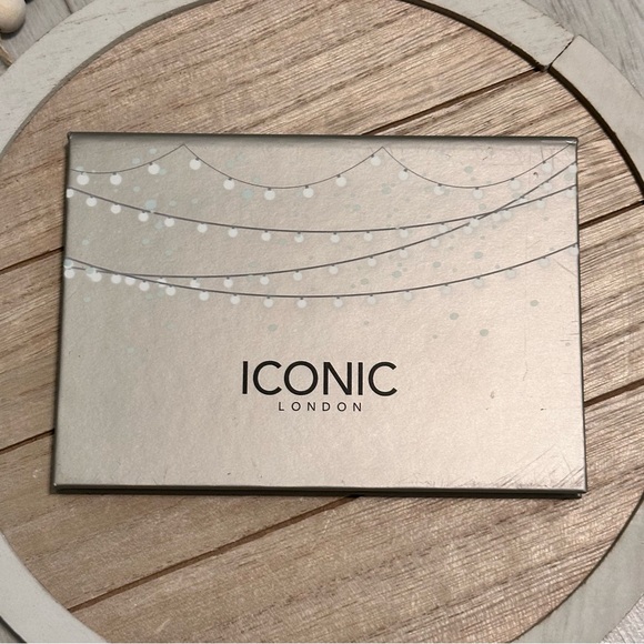 NEW-ICONIC LONDON  Blaze Chaser Face Palette - Picture 7 of 7